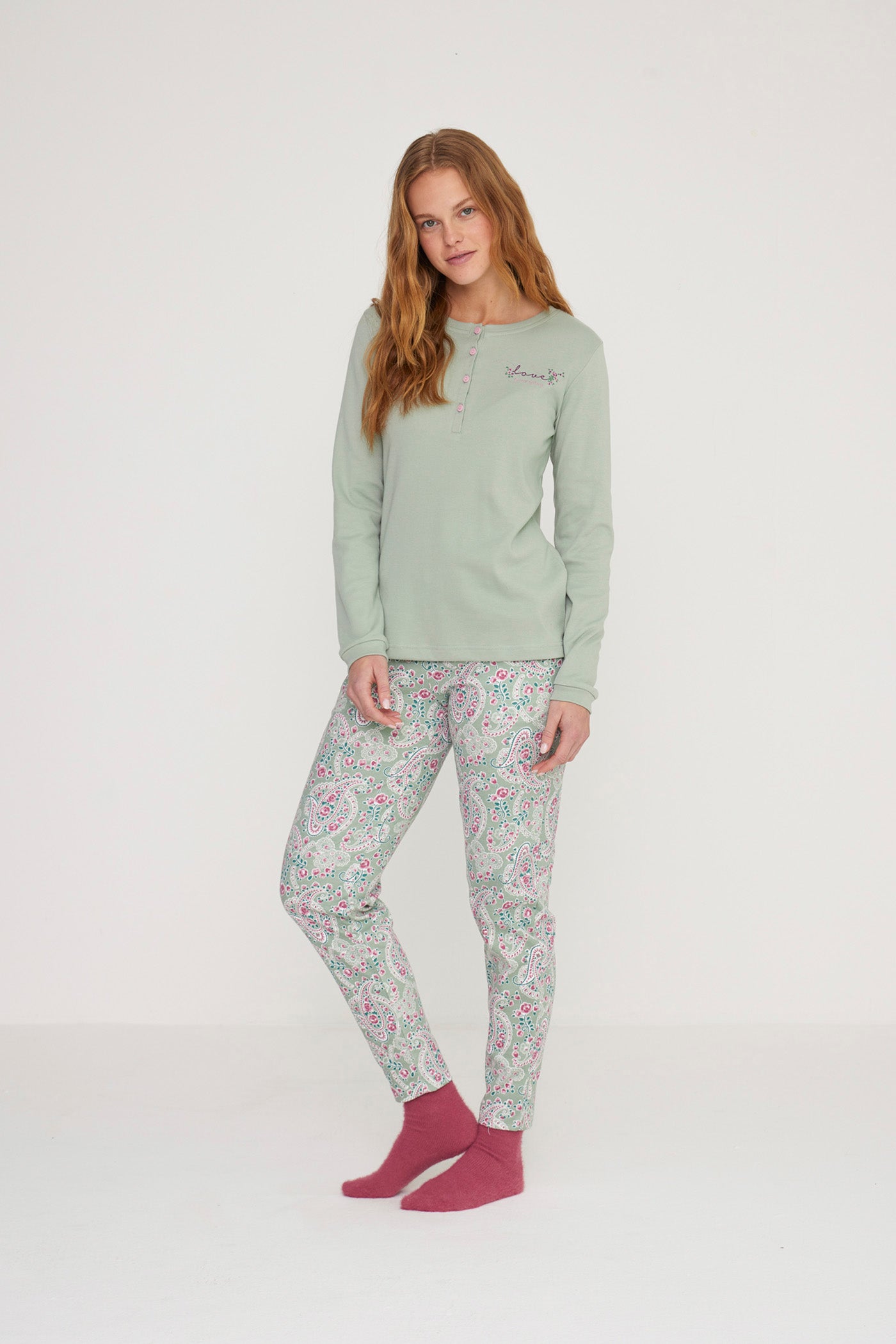 Pigiama donna softy in caldo cotone con collo a quattro bottoni