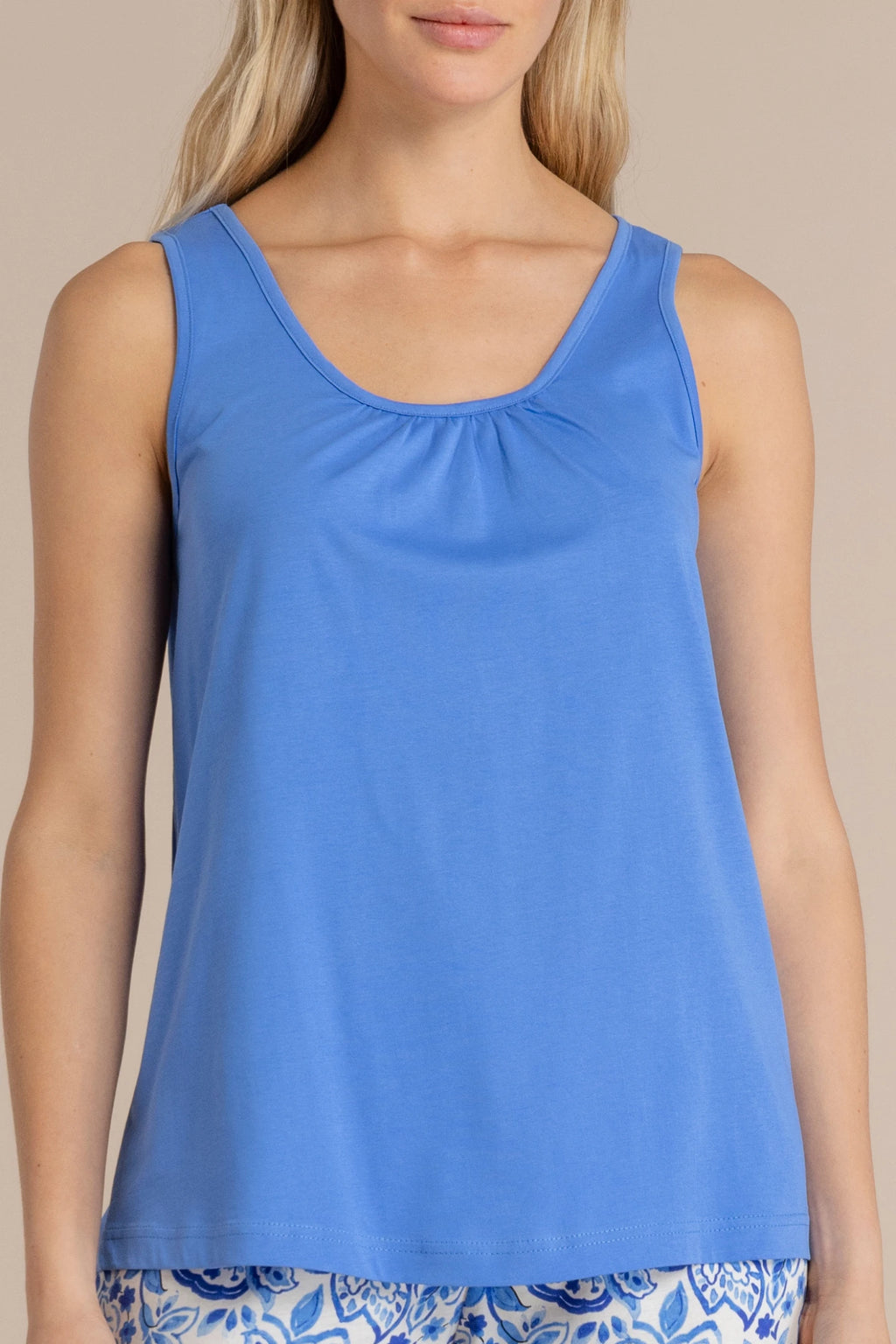 Pigiama donna in cotone con top spalla larga e pantalone pescatore 3/4