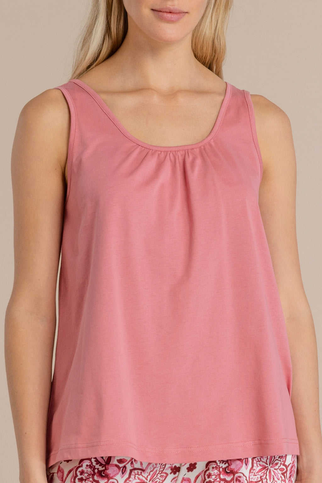 Pigiama donna in cotone con top spalla larga e pantalone pescatore 3/4