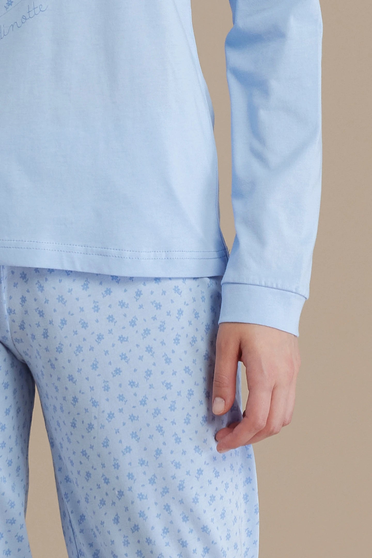 Pigiama donna in cotone con top collo due bottoni e pantalone lungo