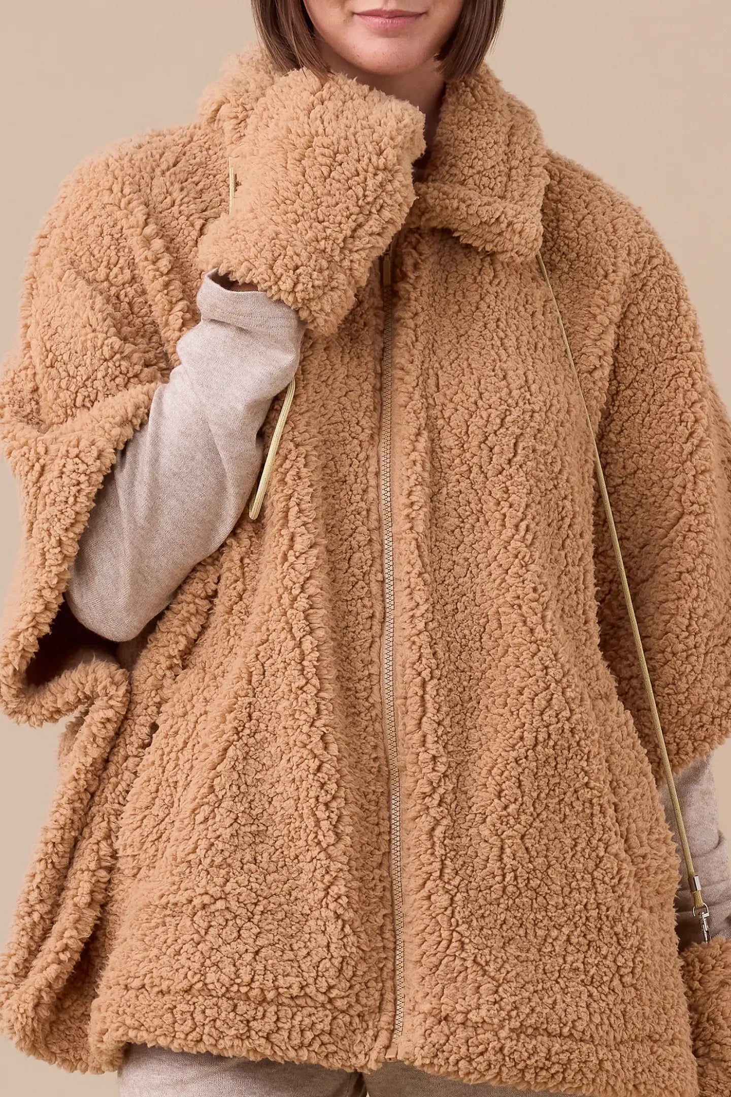 Poncho con guanti eco agnellino