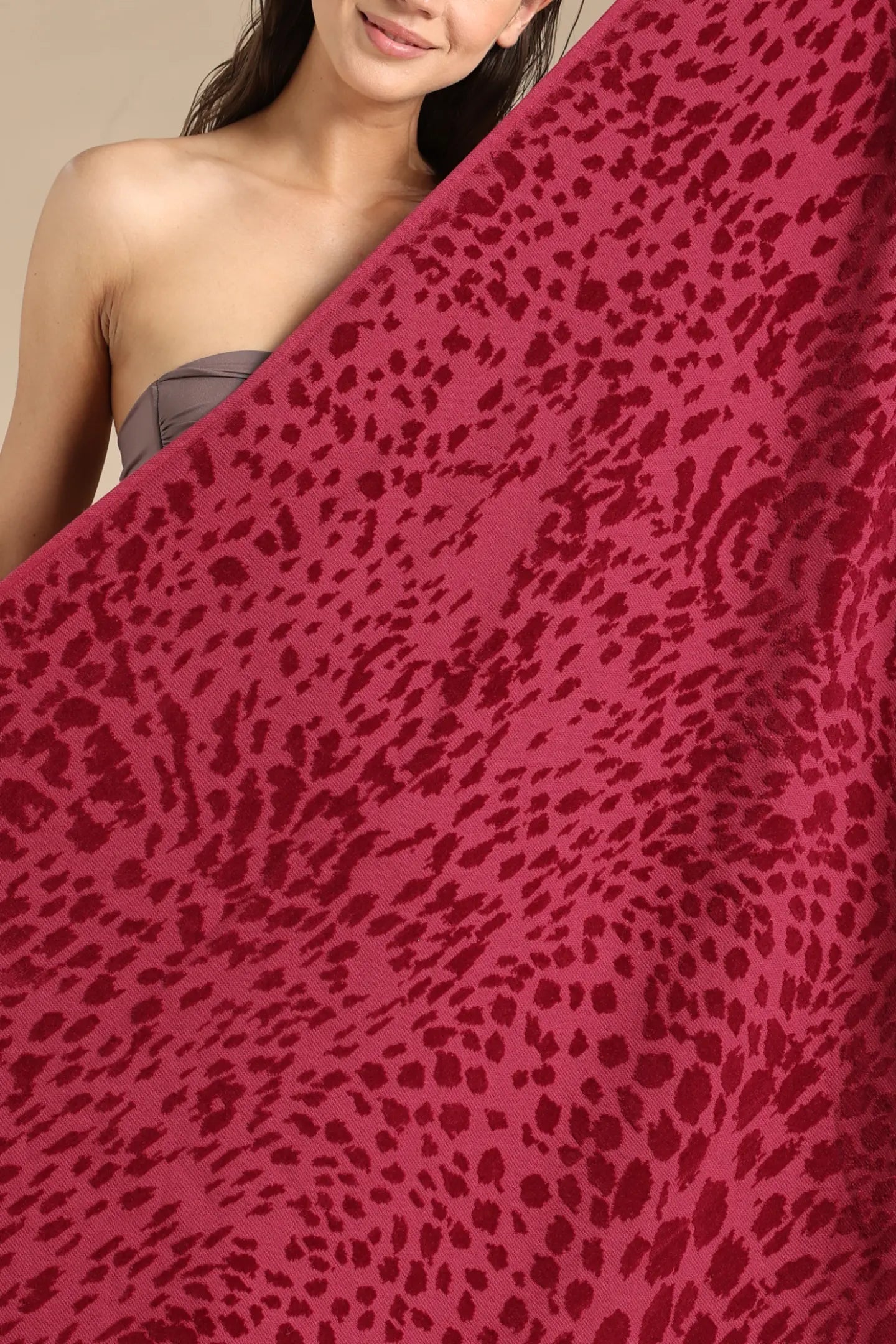Telo mare in spugna velour rasato 90 x 170 cm articolo maculato.