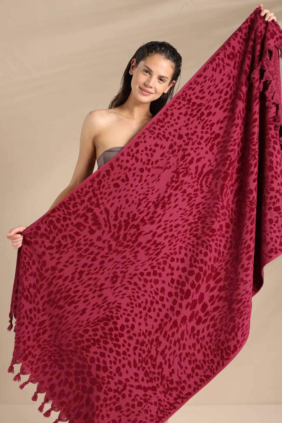 Telo mare in spugna velour rasato 90 x 170 cm articolo maculato. - Bordeaux