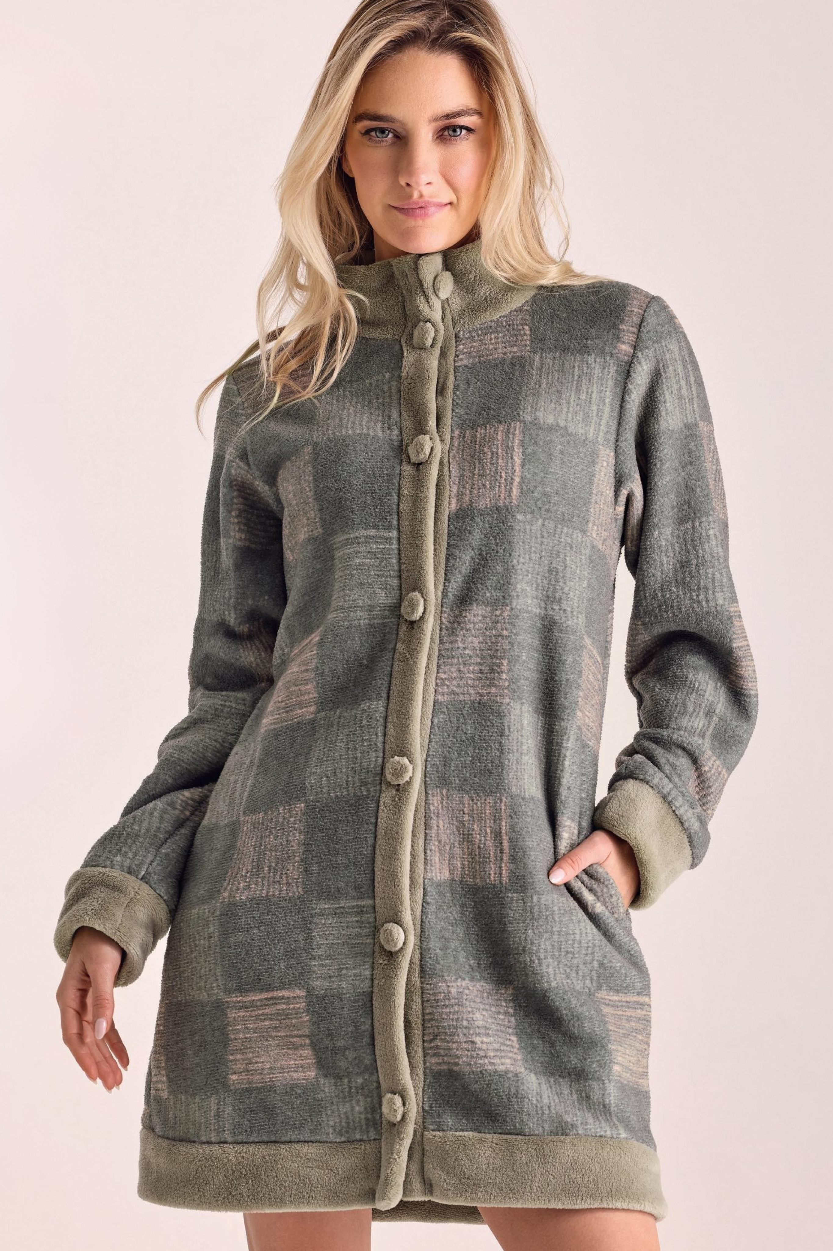 Vestaglia da donna in coral con bottoni