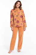 Pigiama da donna in coral, con apertura serafino, manica lunga, pantalone lungo.